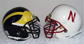 minihelmets.jpg (9320 bytes)